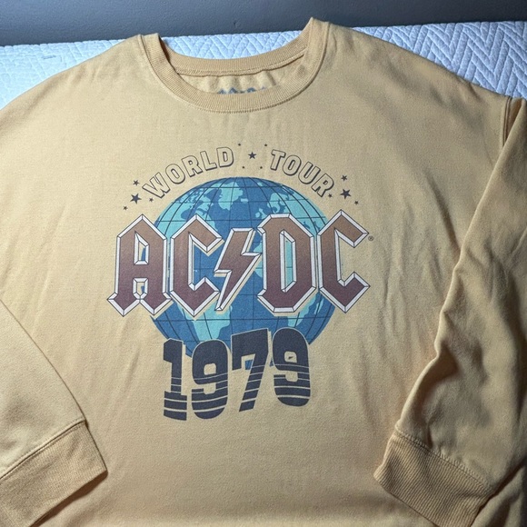 AC/DC‎ sweat shirt color yellow size M very soft material - Picture 8 of 8